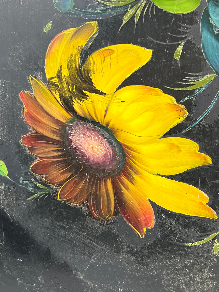 Vassoio decorativo russo nero dipinto a mano con fiori