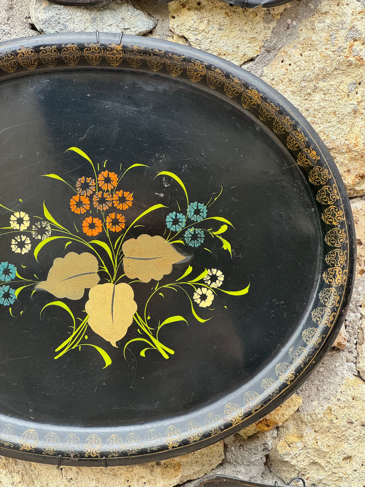Set Vassoi vintage in metallo nero dipinti a mano con decorazioni floreali stile russo