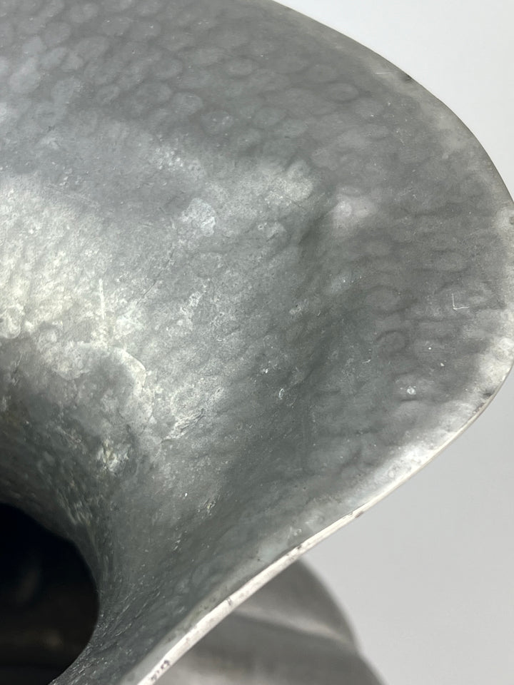 Brocca in peltro martellato a mano stile vintage