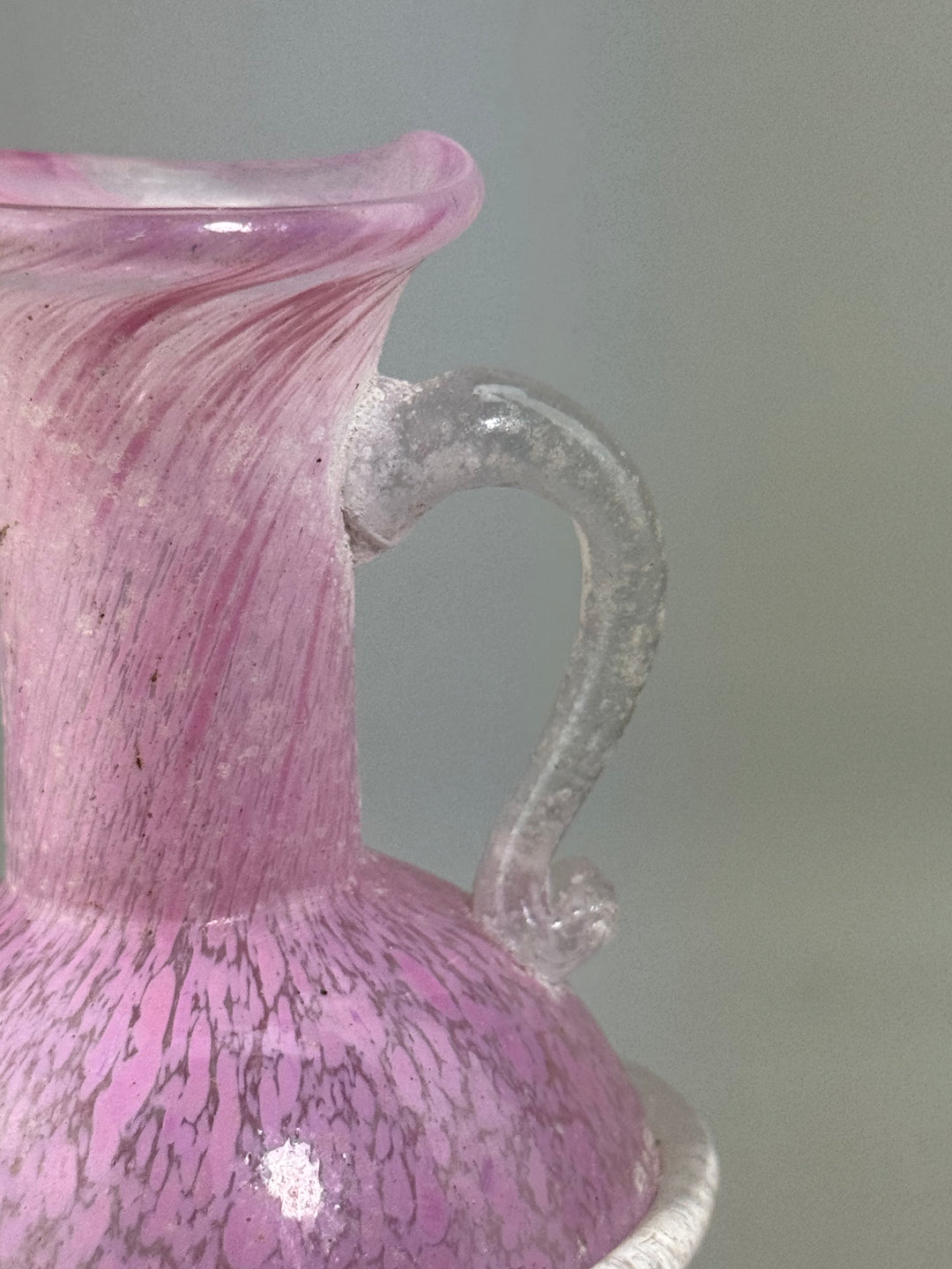 Vasetto in vetro di Murano rosa con manico vintage