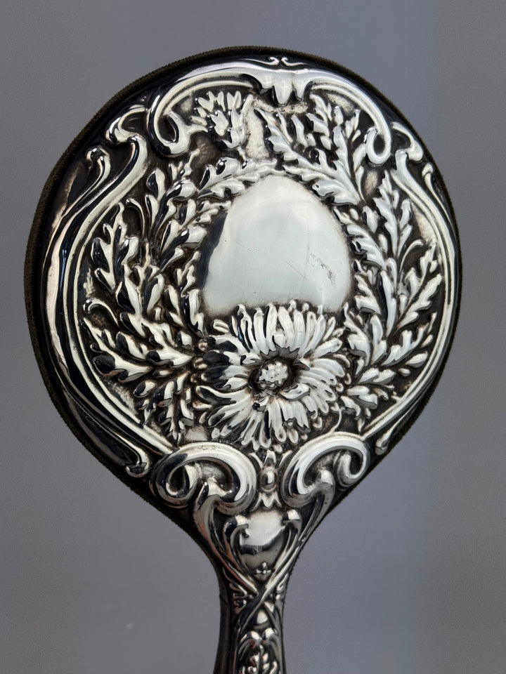 Specchietto da mano in argento cesellato decoro floreale Liberty