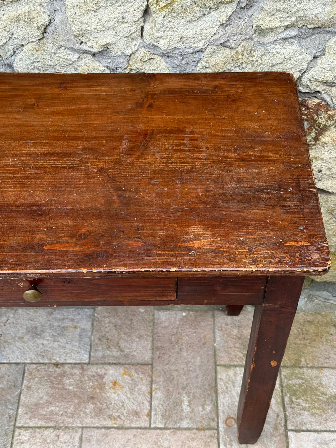 Scrittoio vintage in legno massello con cassetto centrale