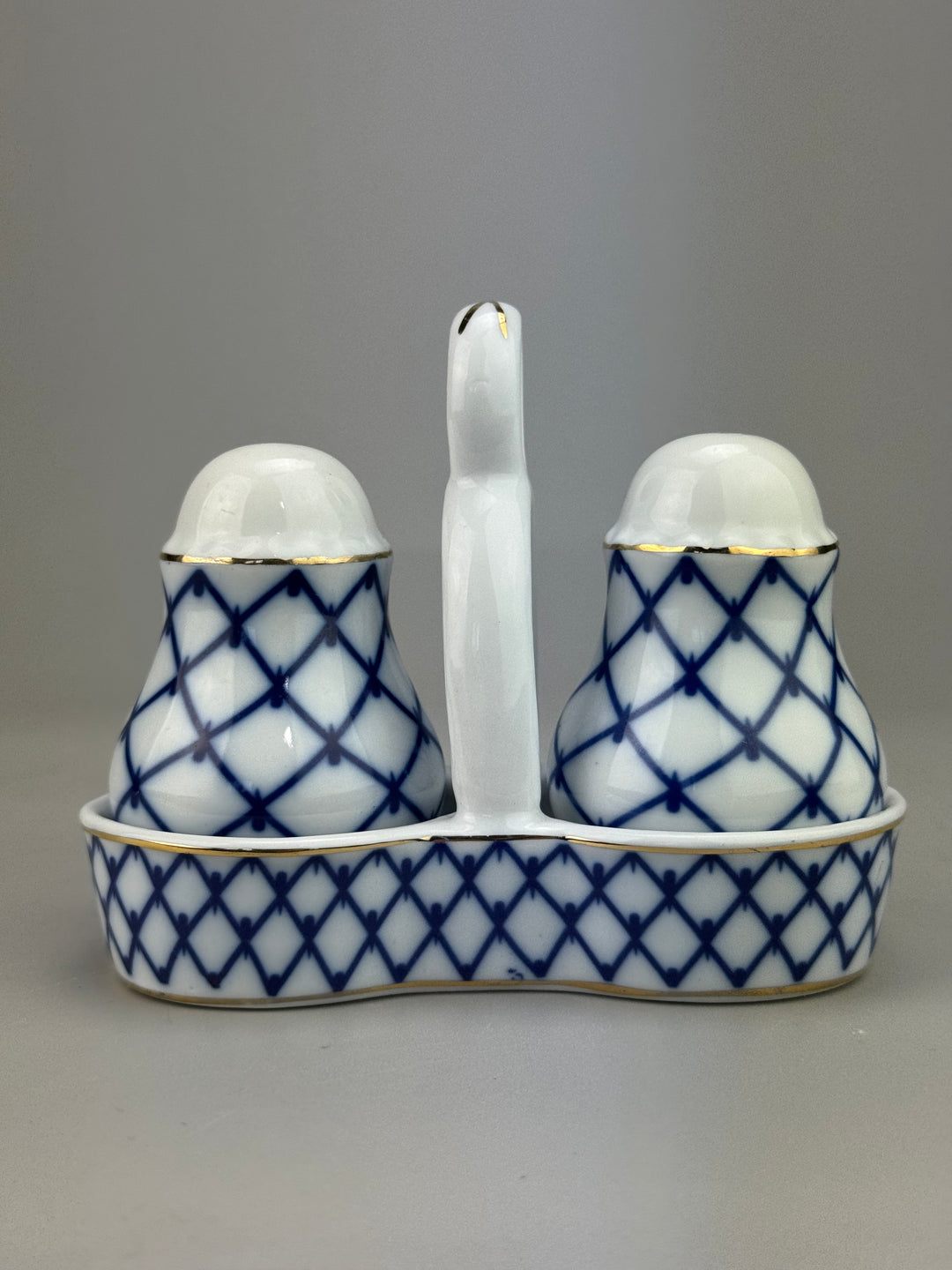 Set Sale e Pepe in porcellana con decoro blu completo di vassoio
