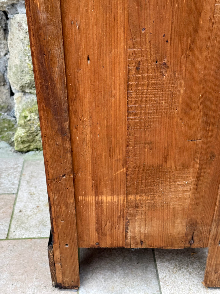 Comodino antico a colonna con anta e due cassetti Italia prima metà Novecento