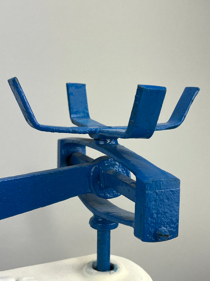 Bilancia vintage in ghisa con piatti in ottone