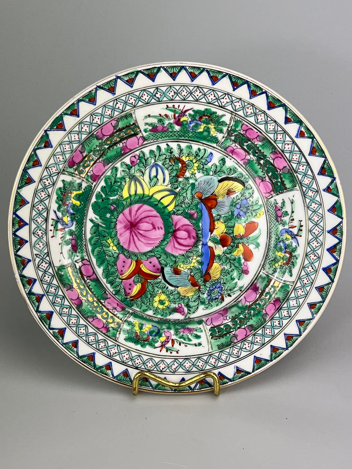 Piatto in porcellana cinese decorato a mano stile "Famille Rose"
