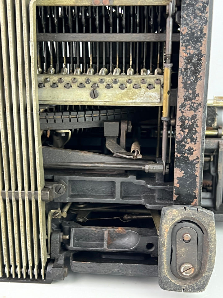 Macchina da scrivere Olivetti M40