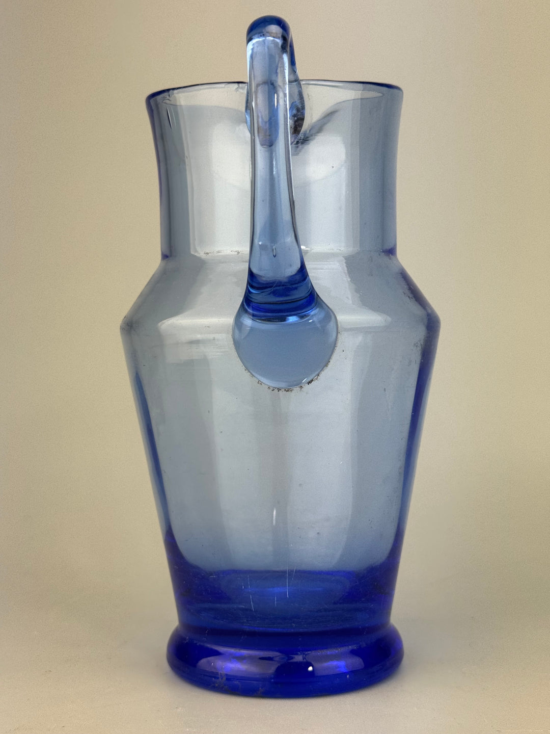 Brocca in vetro blu vintage