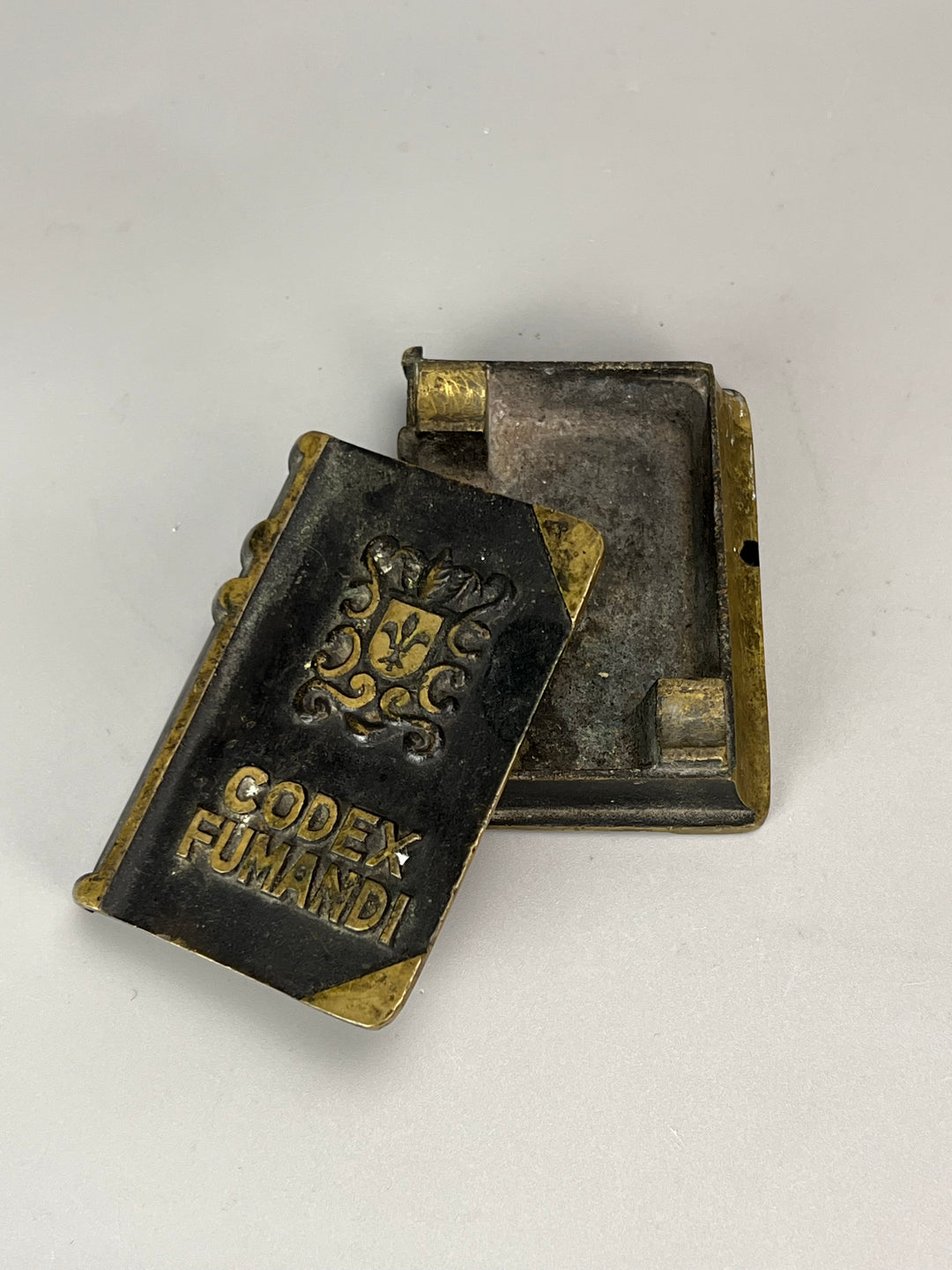 Posacenere bronzo a forma di Libro "Codex Fumandi"
