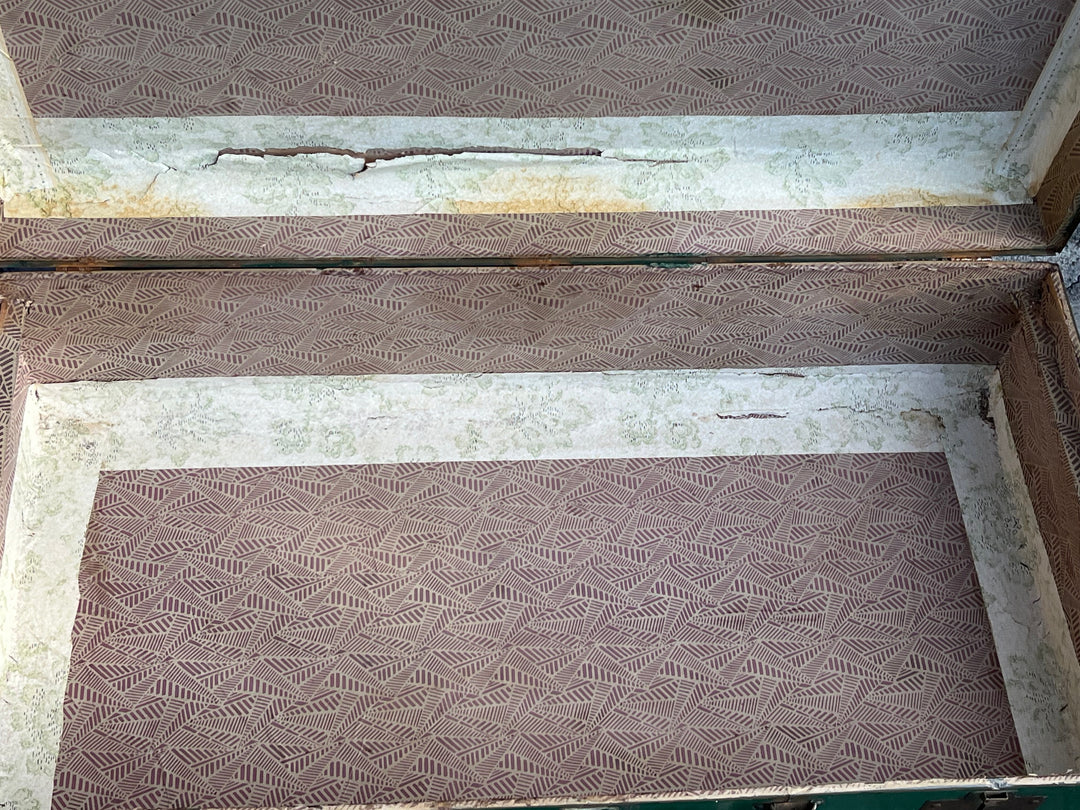 Baule da viaggio vintage in legno rivestito verde