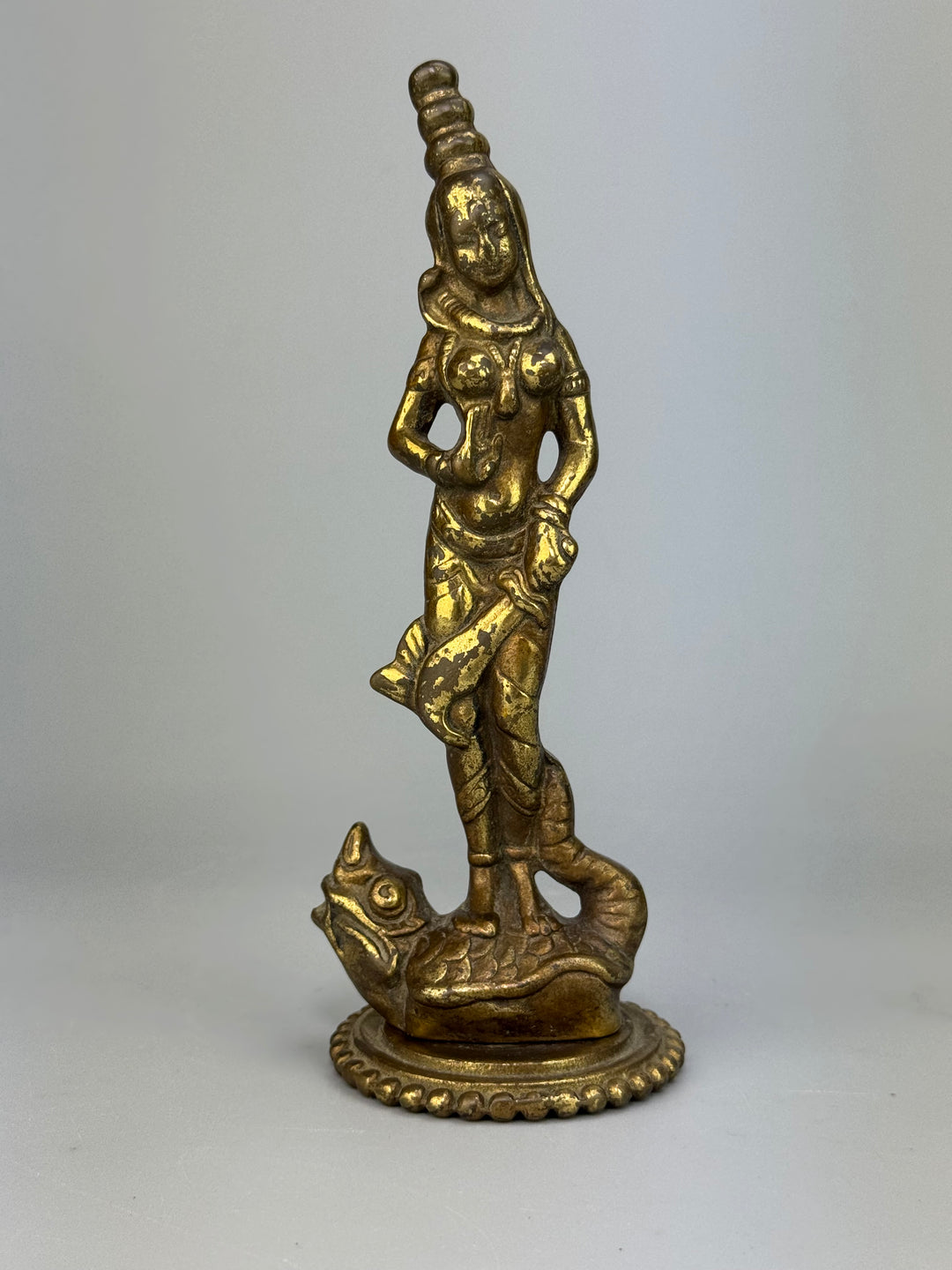 Coppia di statue balinesi in ottone figure tradizionali
