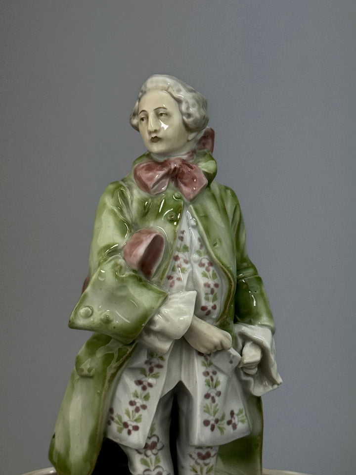 Statua portapenne portafiori in ceramica smaltata Figura galante