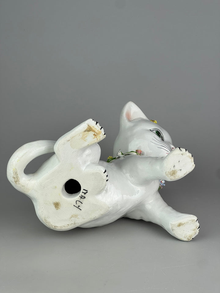 Statua Gatto decorativo vintage in ceramica italiana con fiori applicati