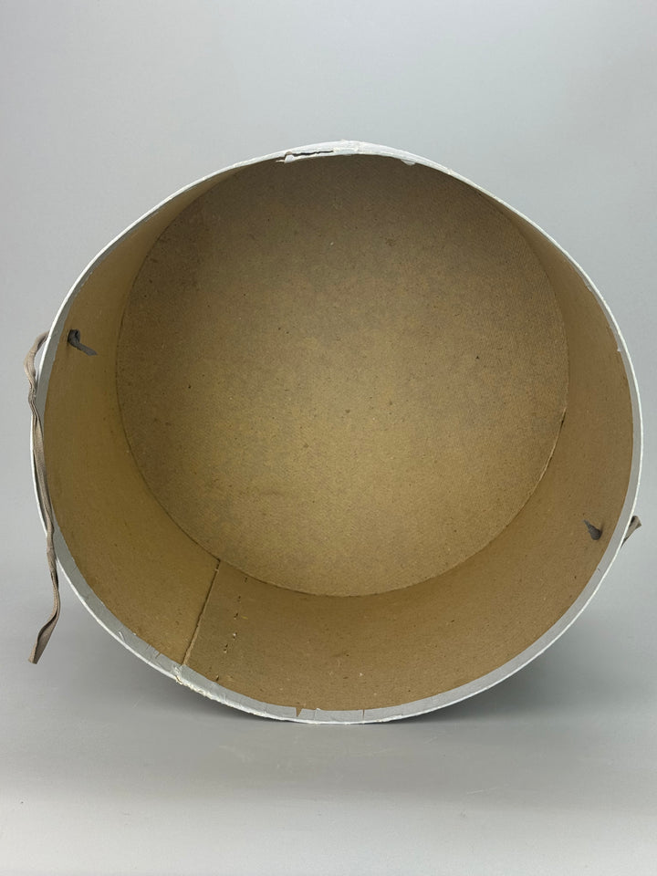 Cappelliera Vintage rotonda in cartone di colore grigio con chiusura a nastro
