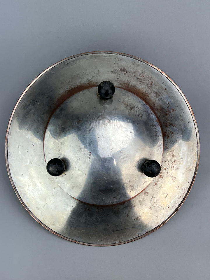 Centrotavola in rame argentato inciso con decoro floreale vintage