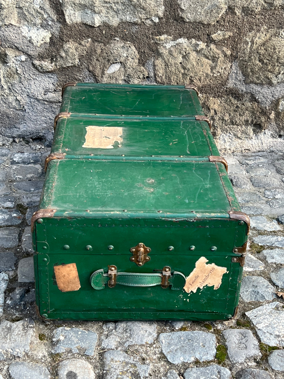 Baule da viaggio vintage in legno rivestito verde