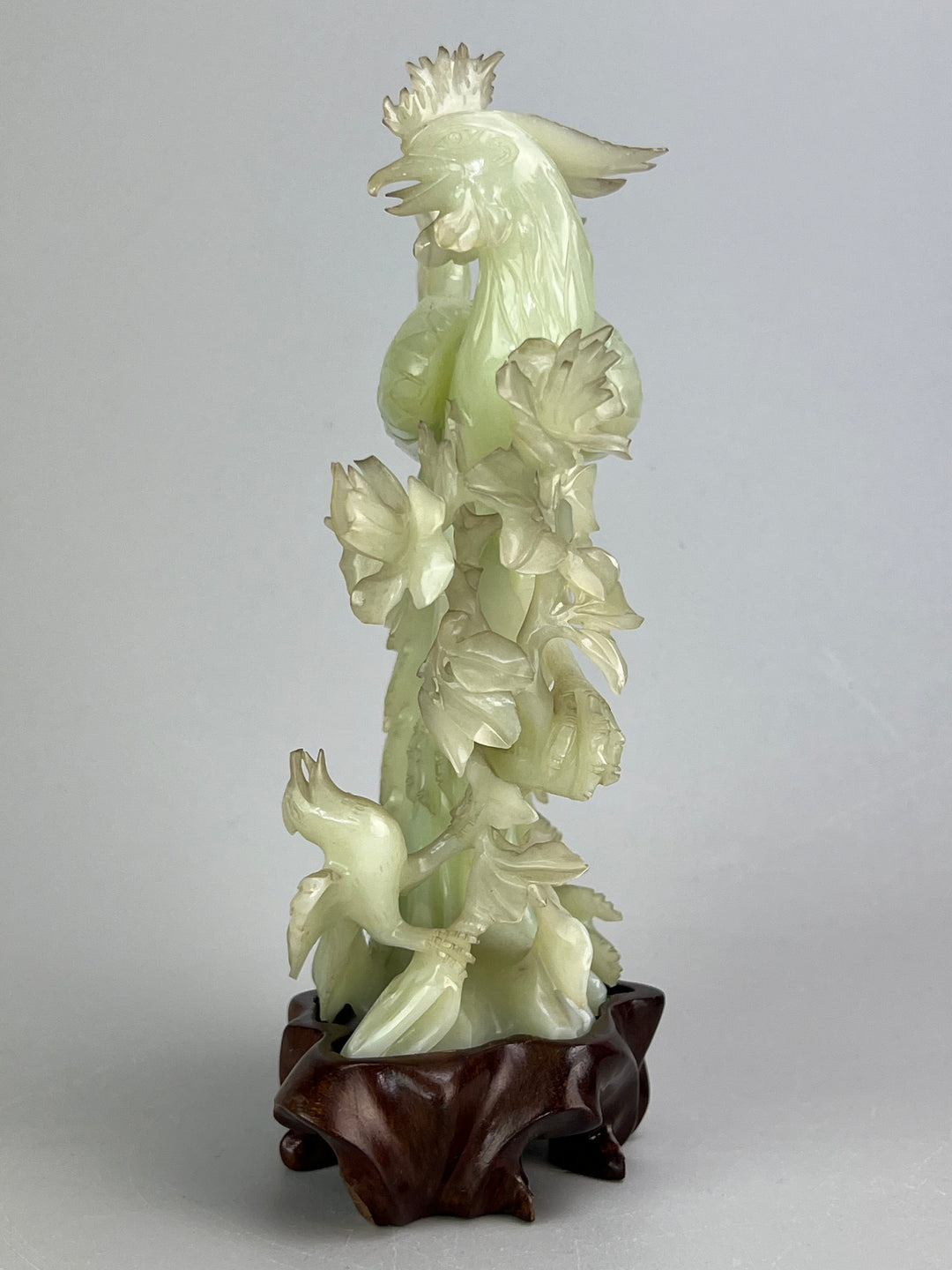 Scultura orientale in giada, Fenice su base in legno intagliato