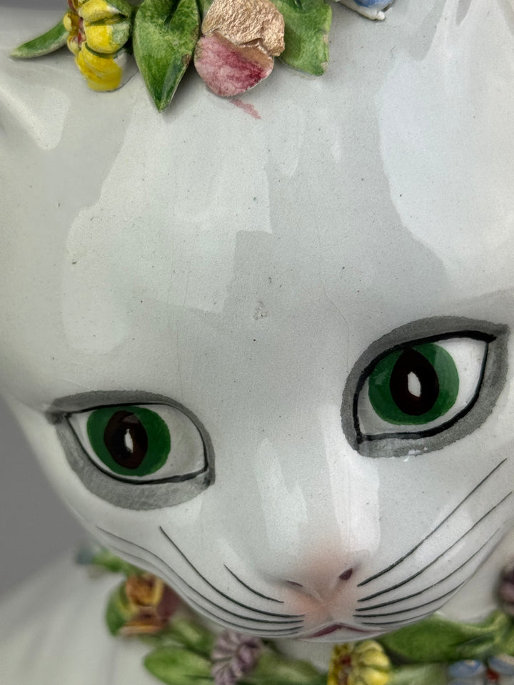 Statua Gatto decorativo vintage in ceramica italiana con fiori applicati