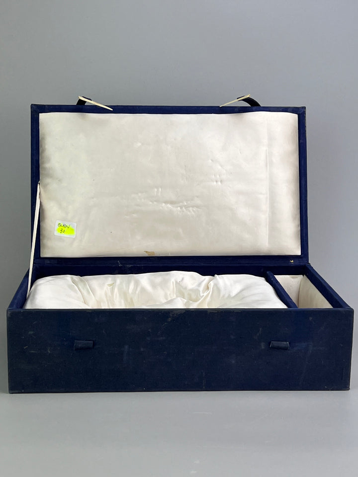 Scultura orientale in giada, Fenice su base in legno intagliato