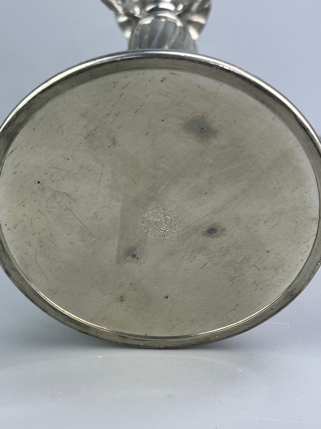 Coppia di candelabri in peltro a 5 bracci stile classico