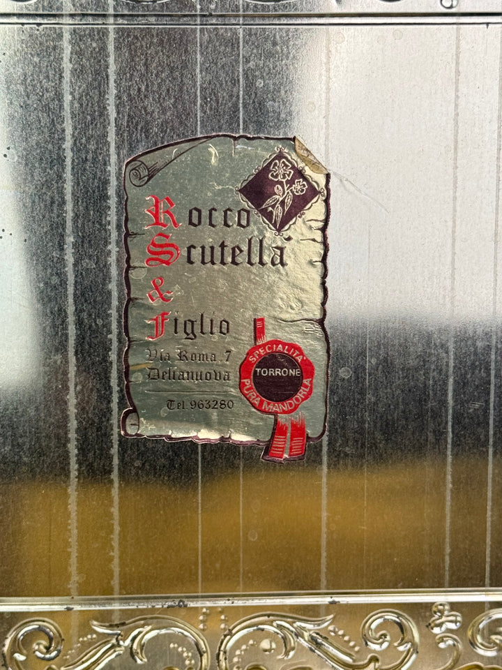 Scatola di latta vintage per torrone Rocco Scutellà e Figlio Bambino con cagnolino