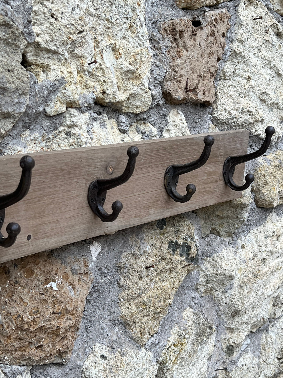 Appendiabiti da parete in legno e 5 ganci stile rustico industriale