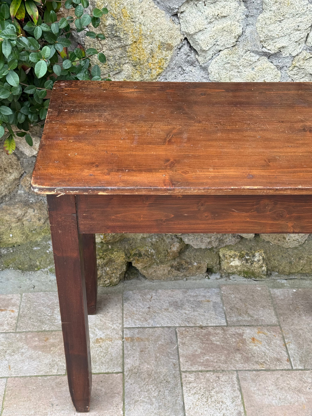 Scrittoio vintage in legno massello con cassetto centrale