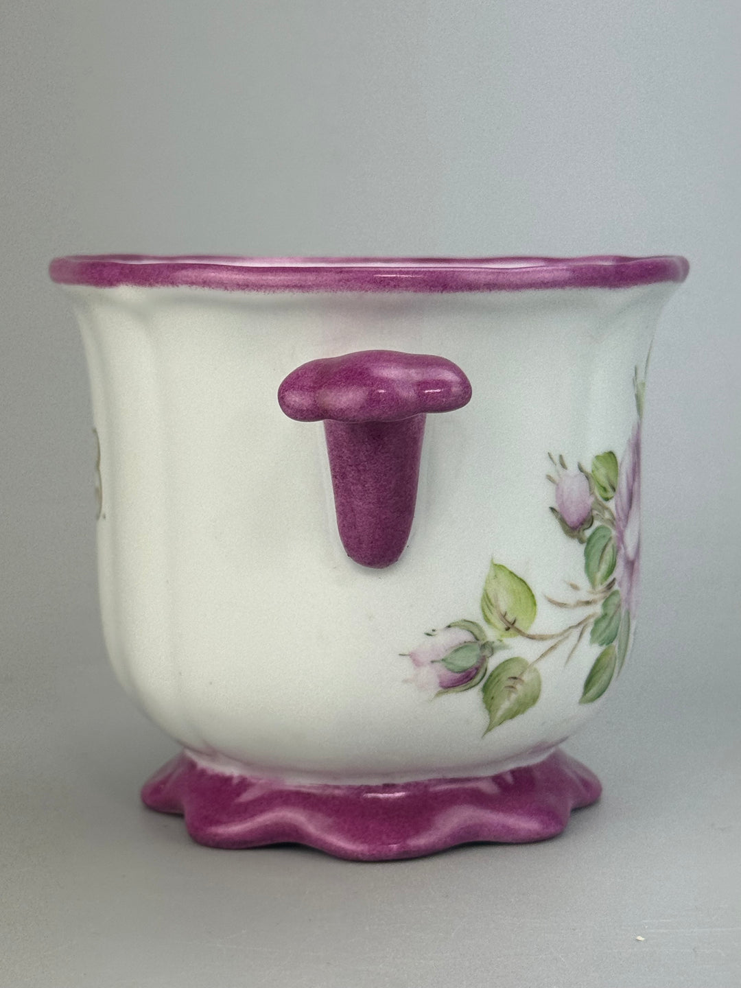 Piccolo cachepot in porcellana dipinta a mano con rose vintage