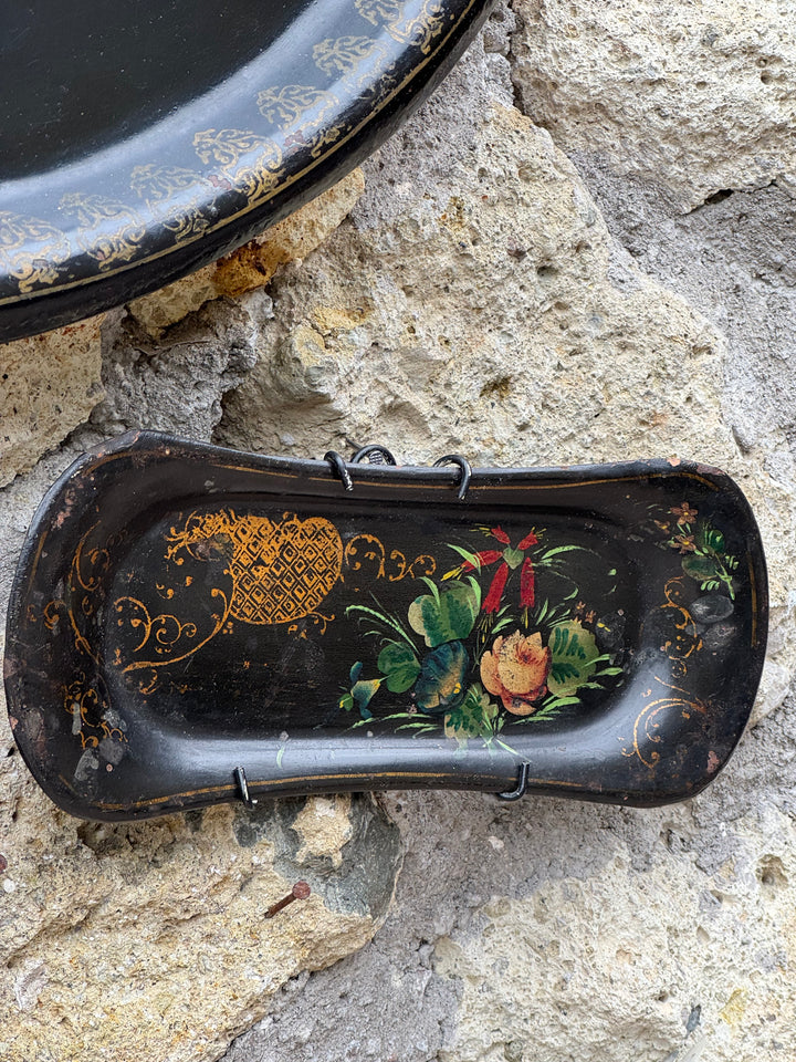 Set Vassoi vintage in metallo nero dipinti a mano con decorazioni floreali stile russo