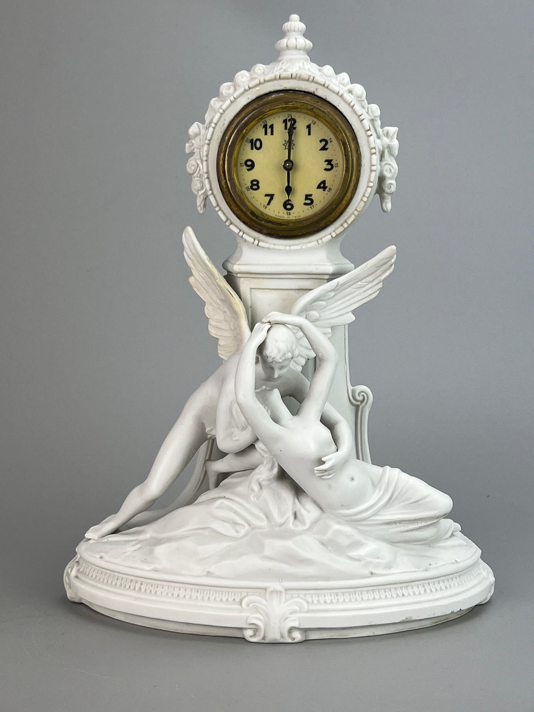 Orologio da Mensola in Biscuit – Scultura “Amore e Psiche” – Junghans (Germania)