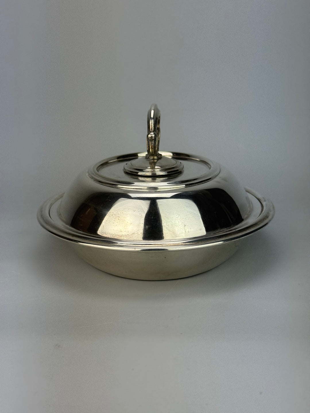 Legumiera inglese con coperchio in silverplate vintage