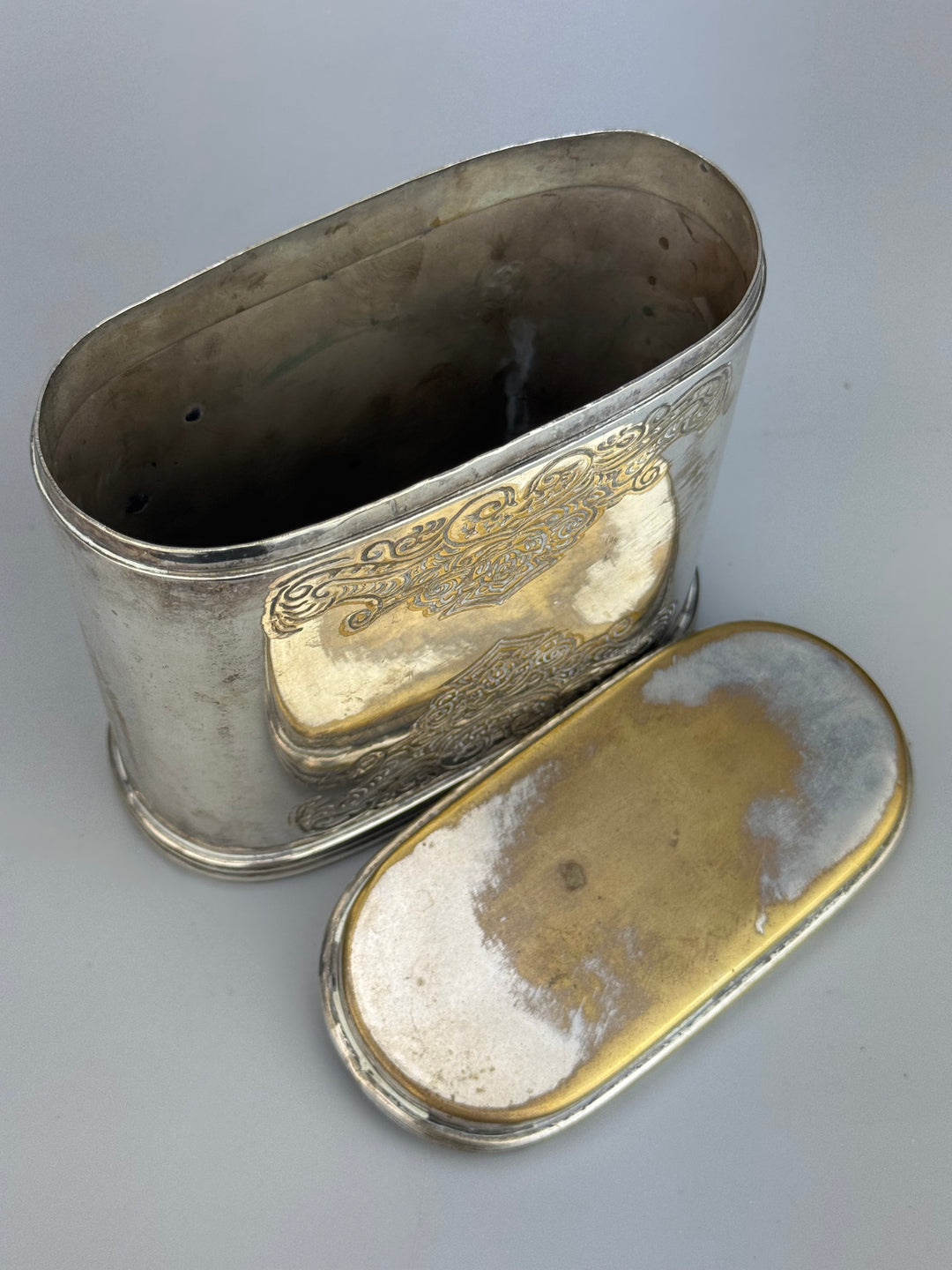 Scatola porta tè vintage in silverplate inciso