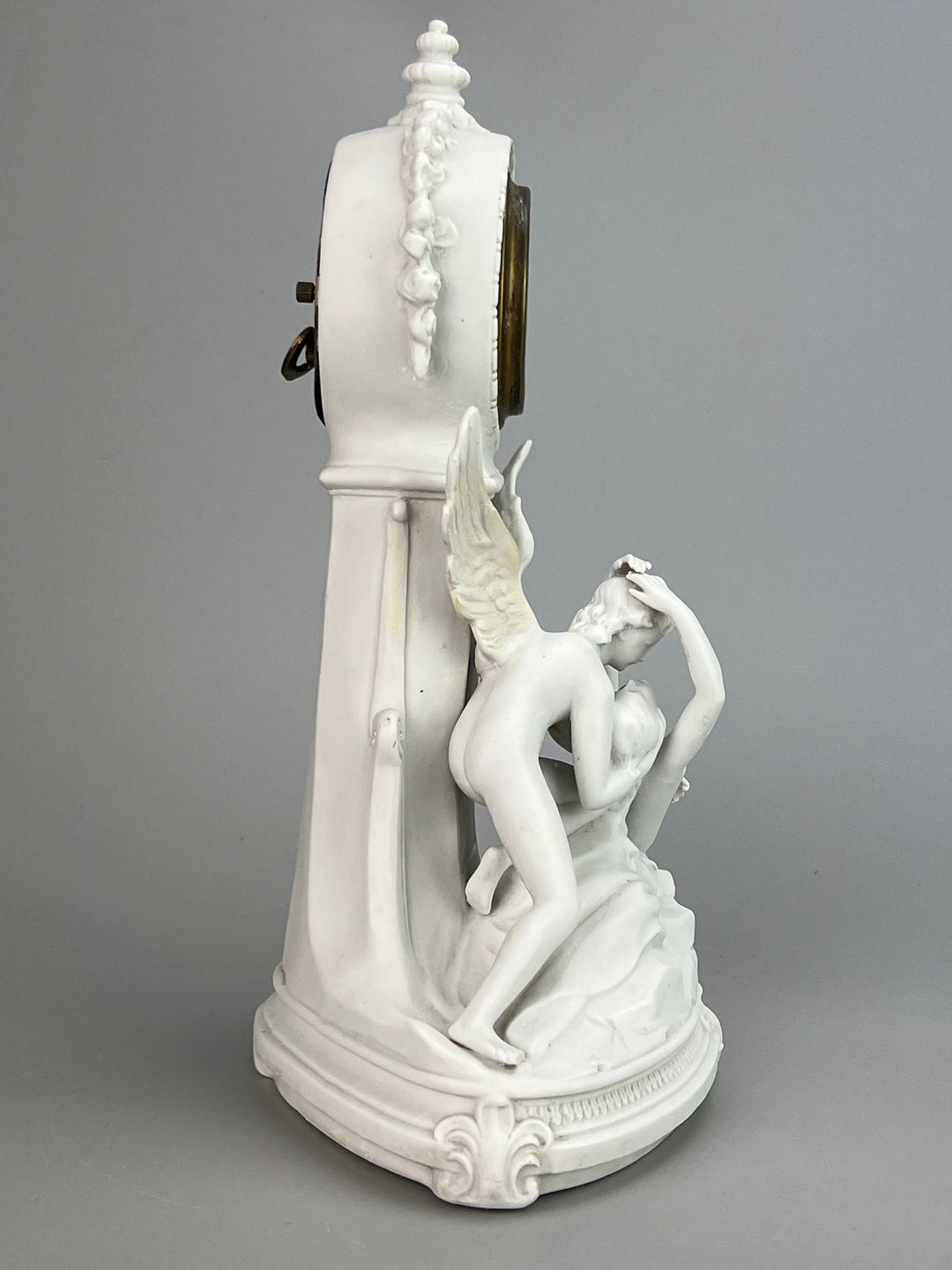 Orologio da Mensola in Biscuit – Scultura “Amore e Psiche” – Junghans (Germania)
