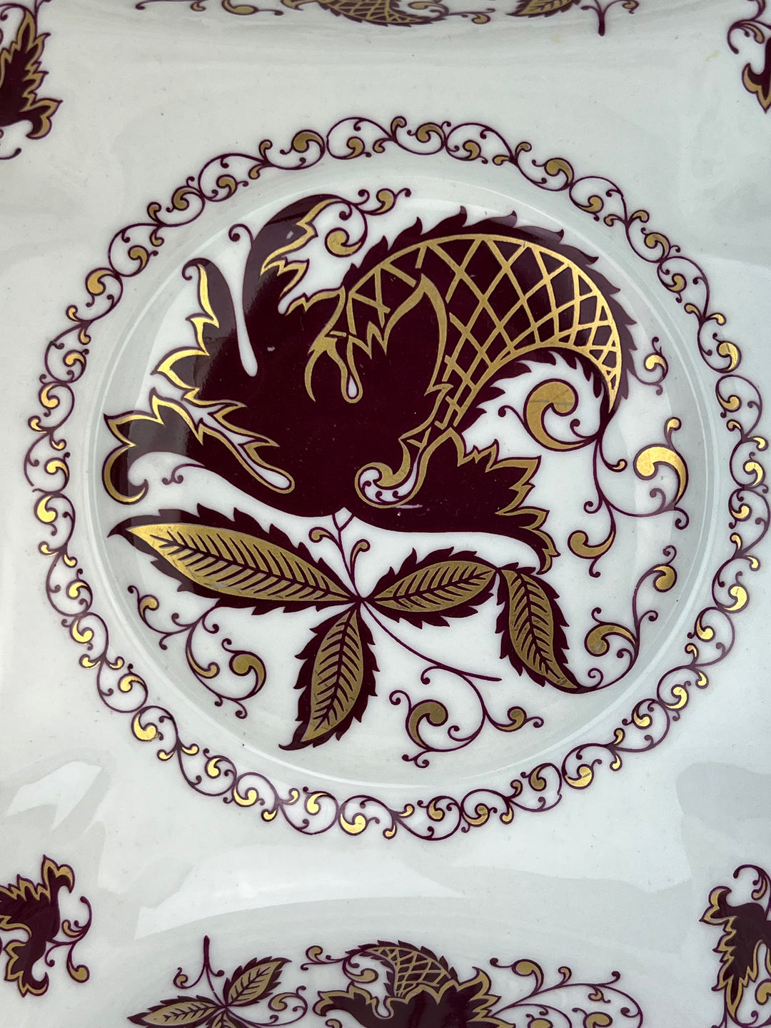 Svuotatasche in porcellana Limoges decoro fogliaceo dorato e bordeaux