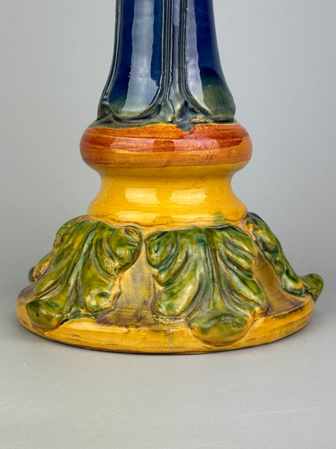 Grande portacandela vintage in ceramica policroma blu cobalto e decori fogliati