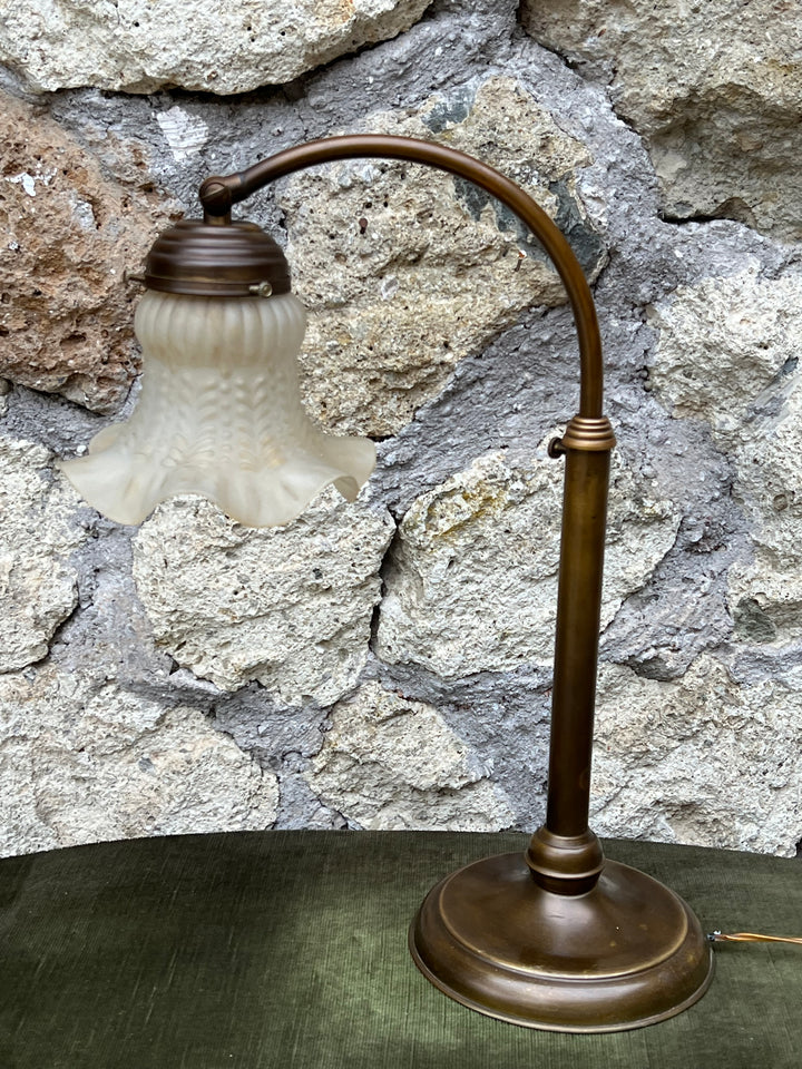 Lampada da Tavolo Regolabile in Ottone – Paralume in Vetro Satinato, Vintage
