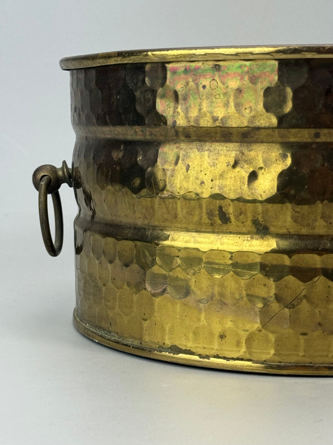 Cachepot Portavaso vintage in ottone martellato