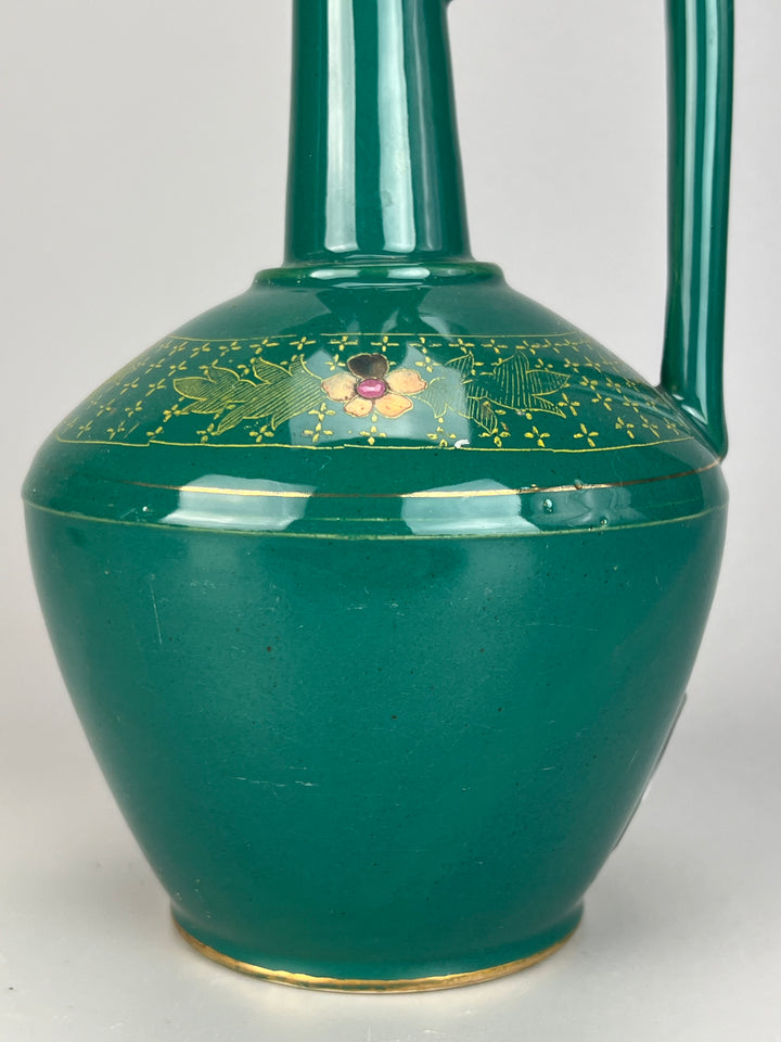 Brocca ceramica verde decorata