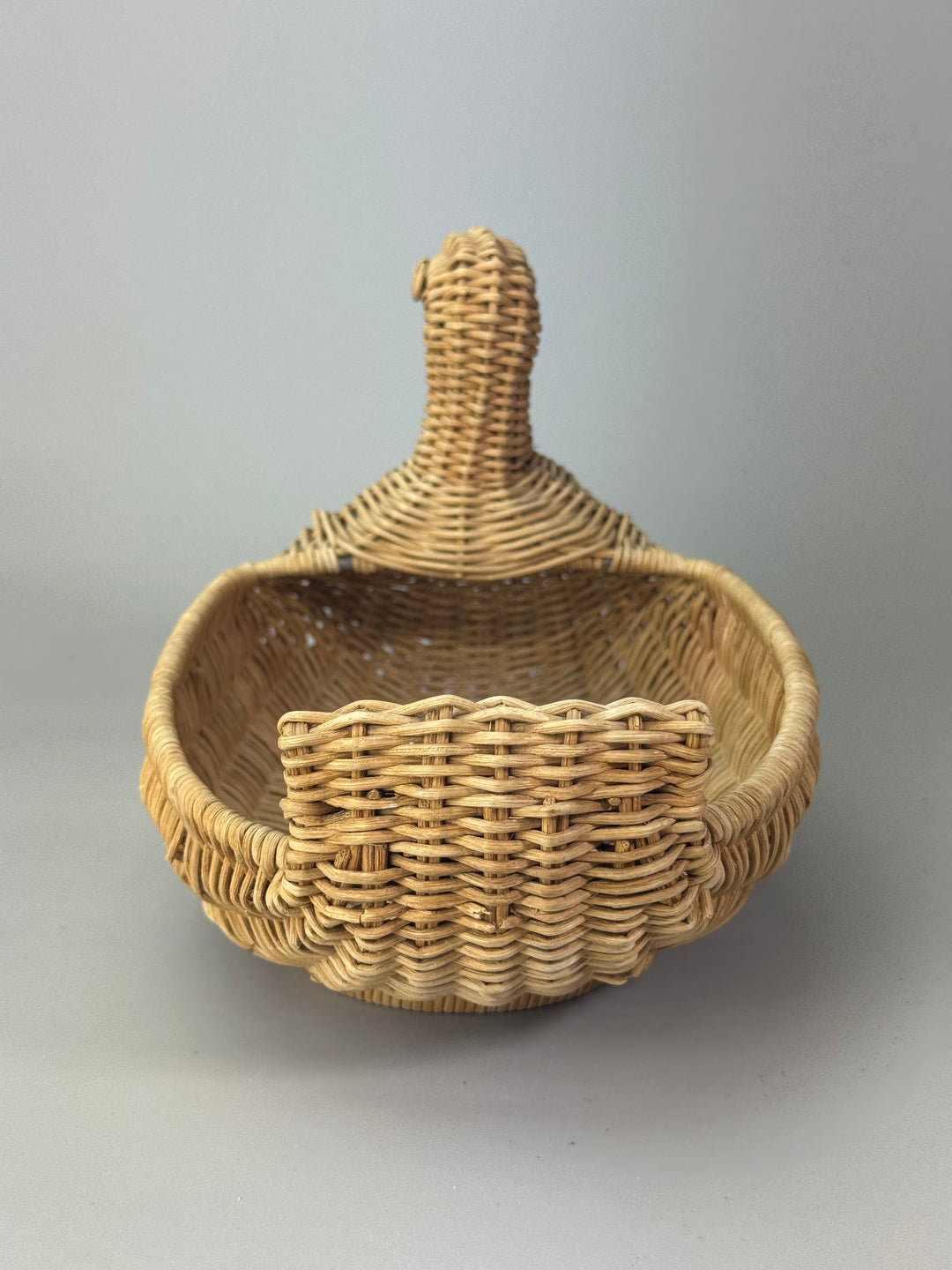 Cestino vintage in vimini a forma di anatra