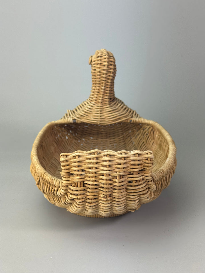 Cestino vintage in vimini a forma di anatra