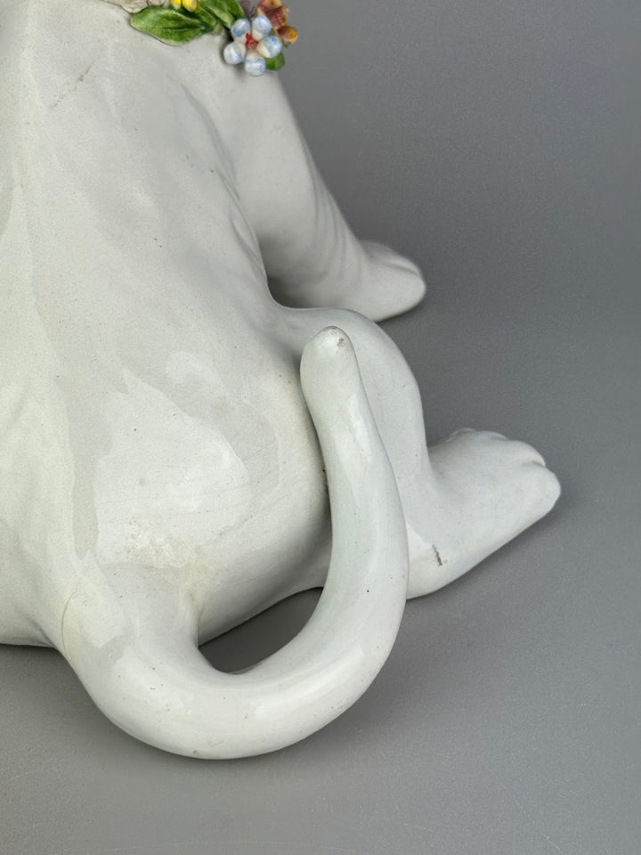 Statua Gatto decorativo vintage in ceramica italiana con fiori applicati
