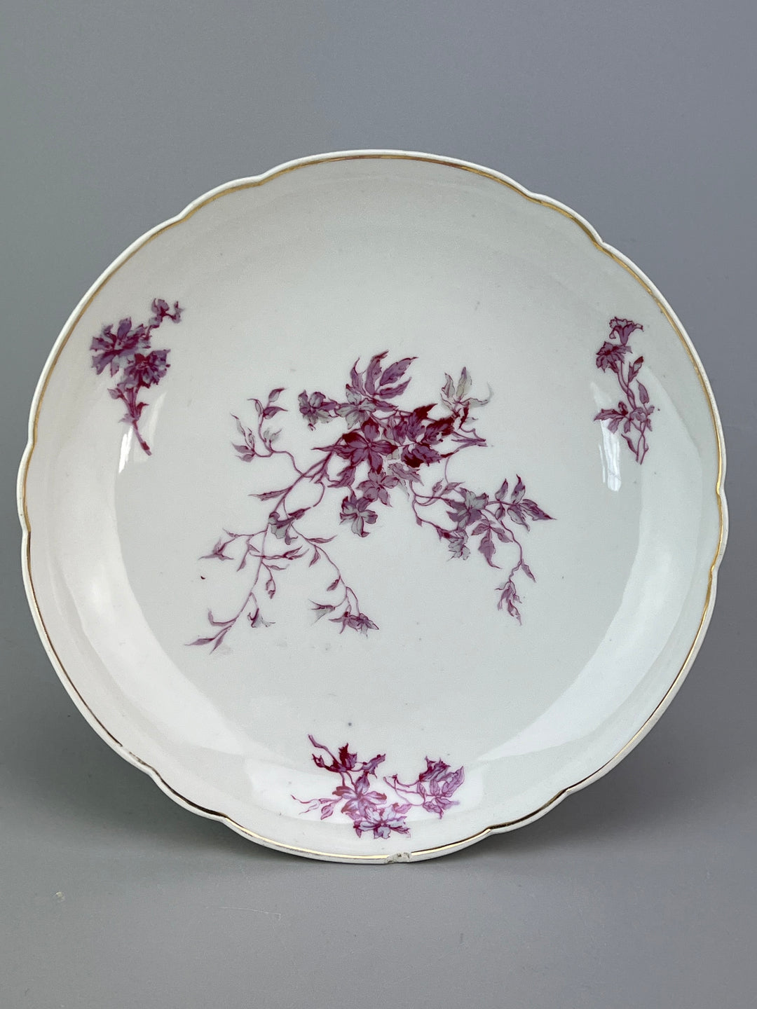 Alzata in porcellana Richard Ginori con decoro floreale viola