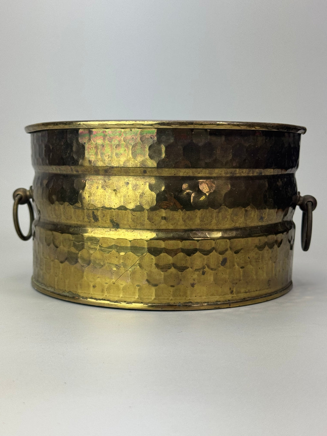Cachepot Portavaso vintage in ottone martellato