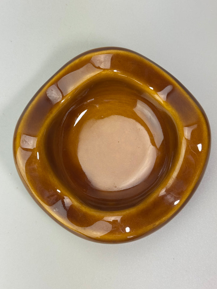 Coppia di Posacenere Mid-Century in ceramica smaltata color ambra