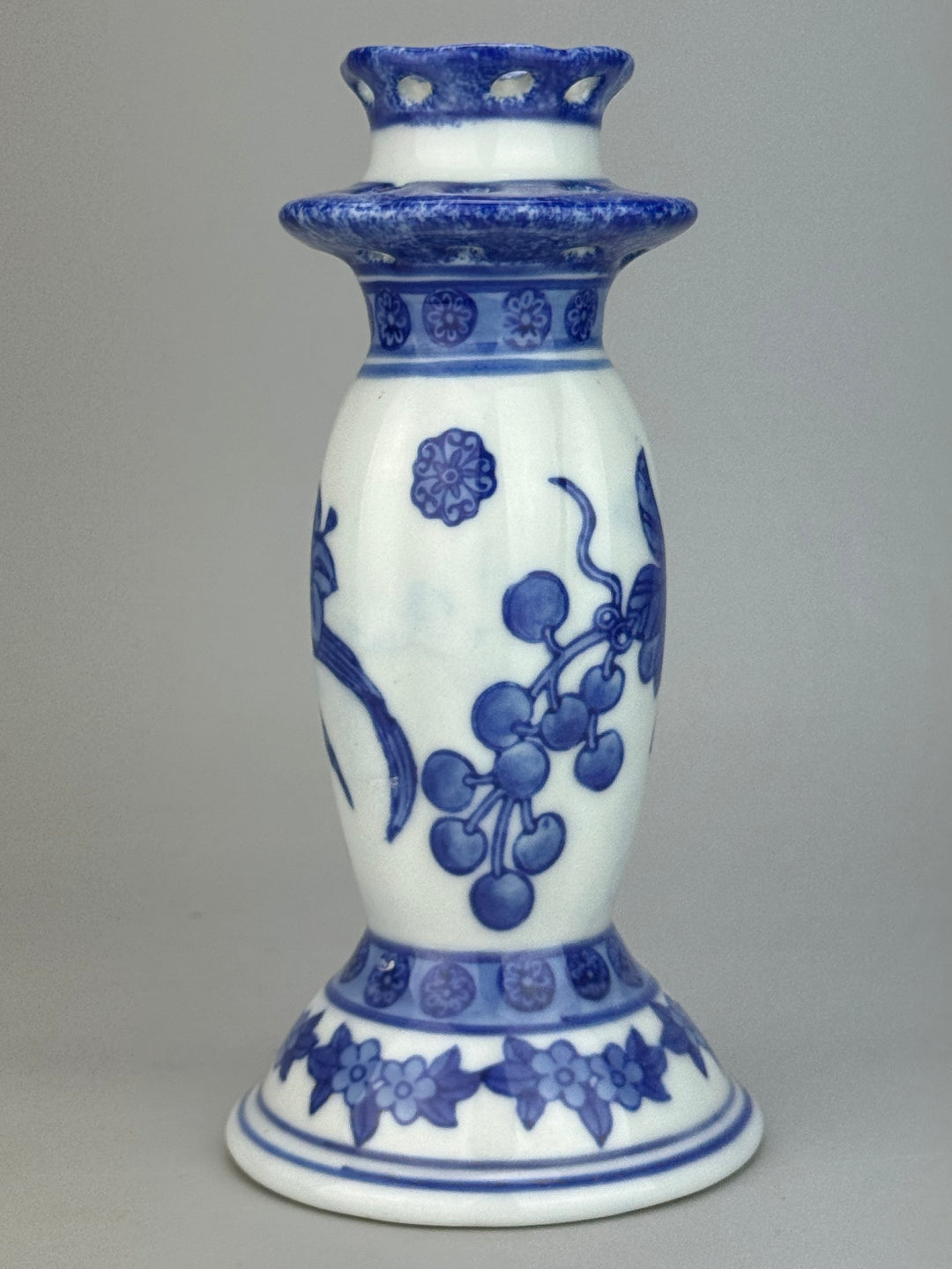 Coppia Portacandele in porcellana bianca e blu decoro floreale stile orientale
