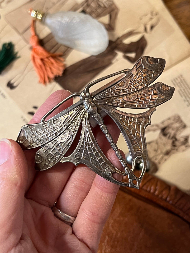 Fermaglio per capelli a forma di libellula vintage in stile Art Nouveau Made in France.  Misure 10x6,5x2 cm