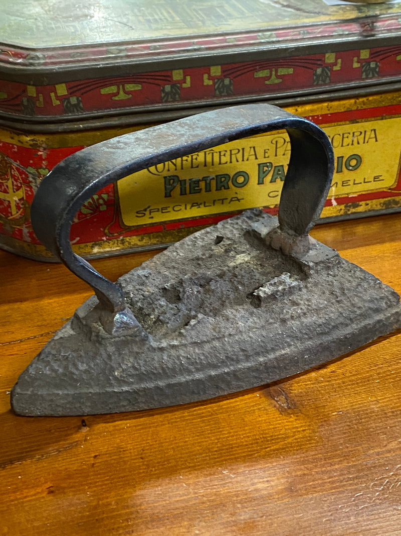 Ferro da stiro ghisa vintage