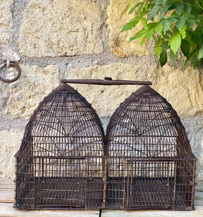 Gabbia per uccelli in ferro dei primi del Novecento.