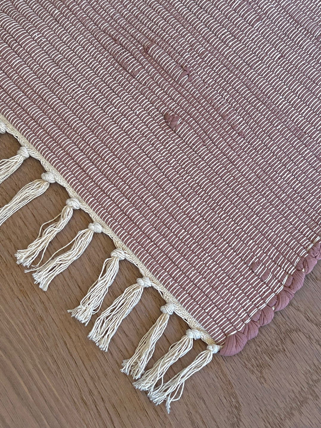 Tappetino con frange, Tre colorazioni