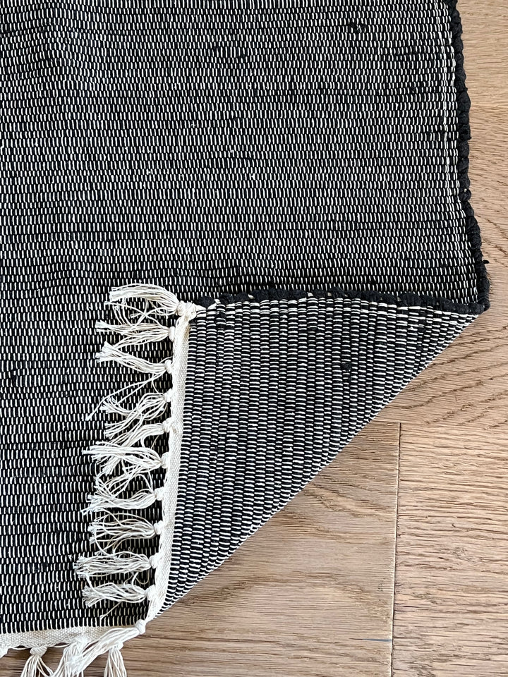 Tappetino con frange, Tre colorazioni